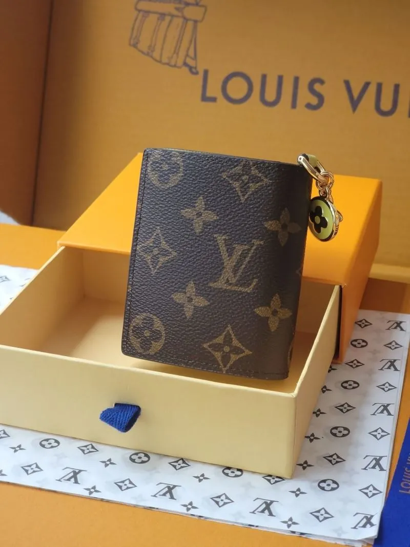 Alternative view of LV Wallets-1831