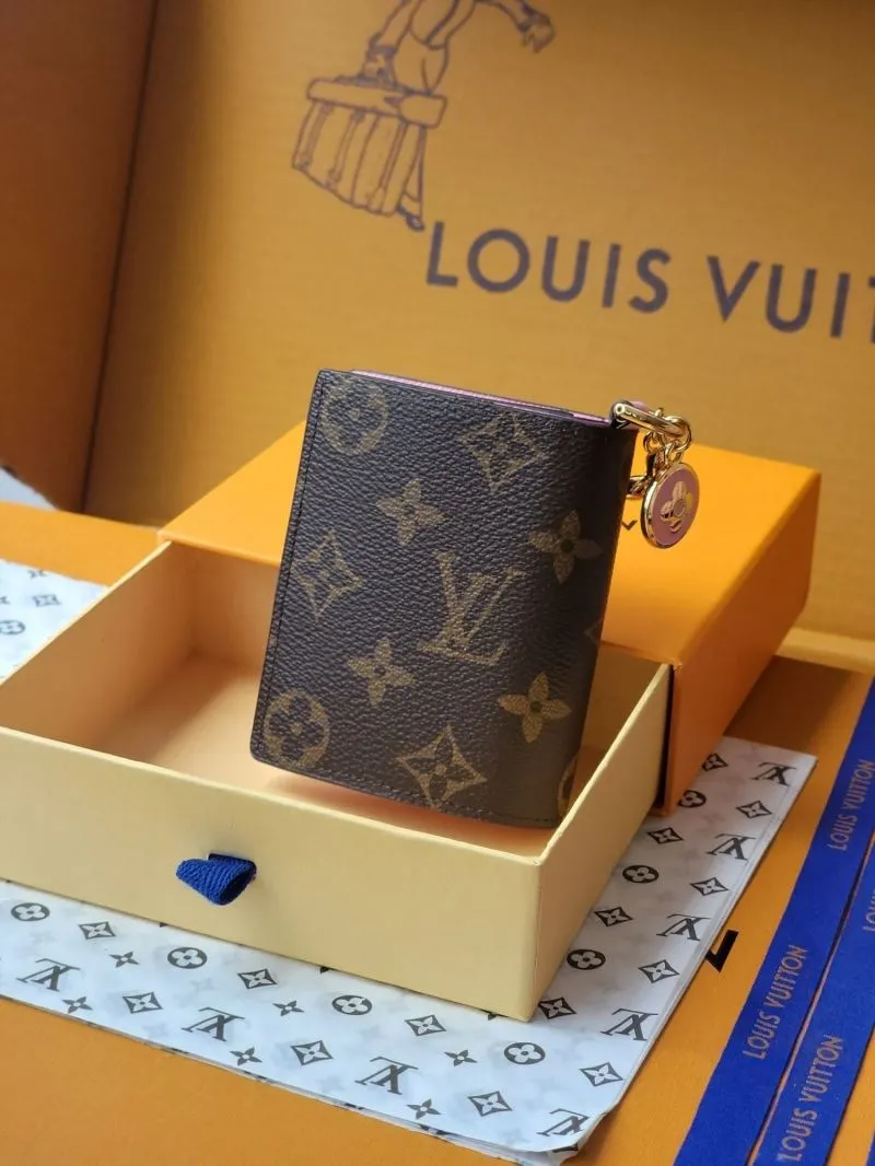 Alternative view of LV Wallets-1832