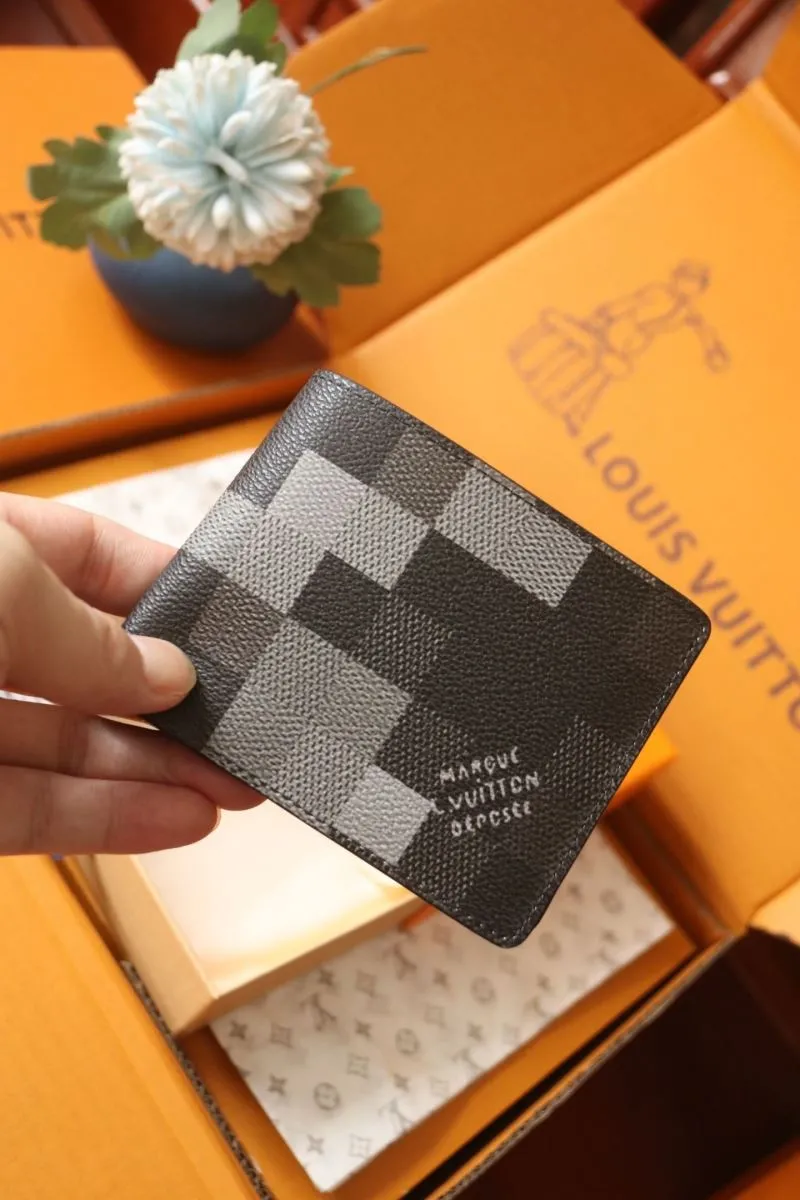 Alternative view of LV Wallets-1835