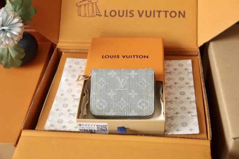 LV Wallets-1837