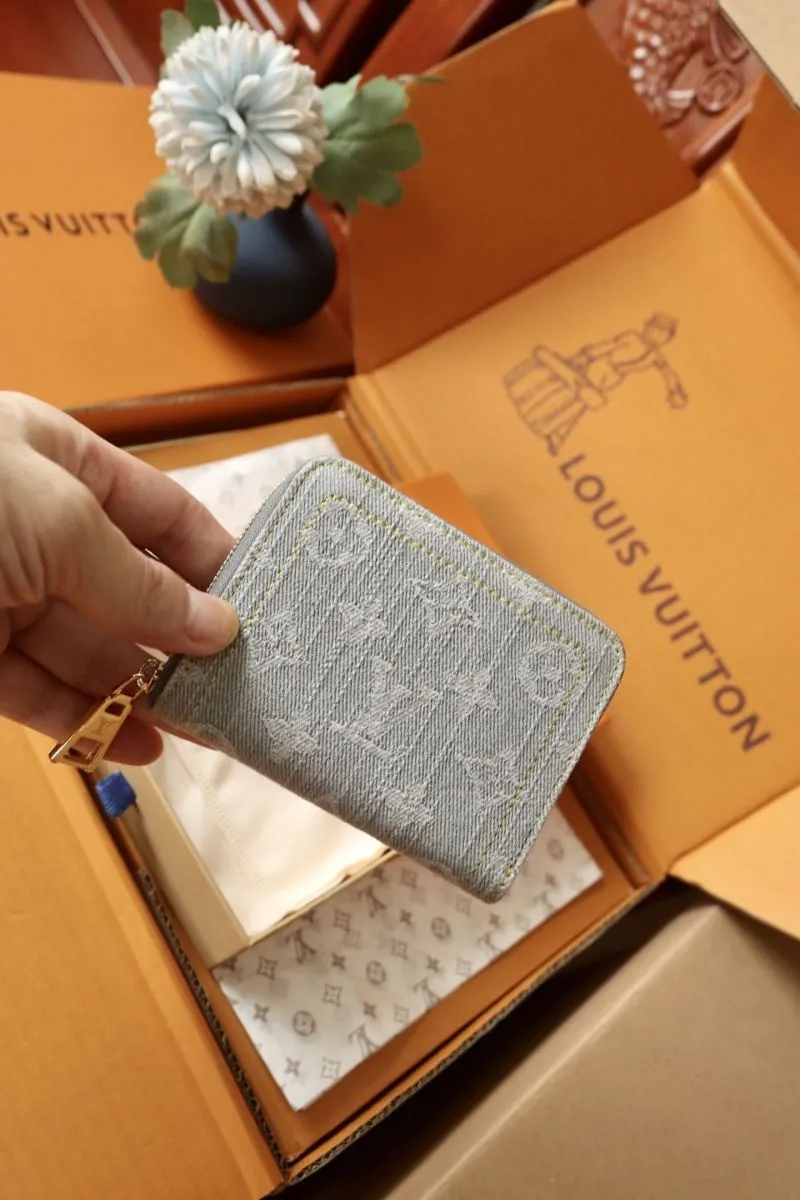 Alternative view of LV Wallets-1837