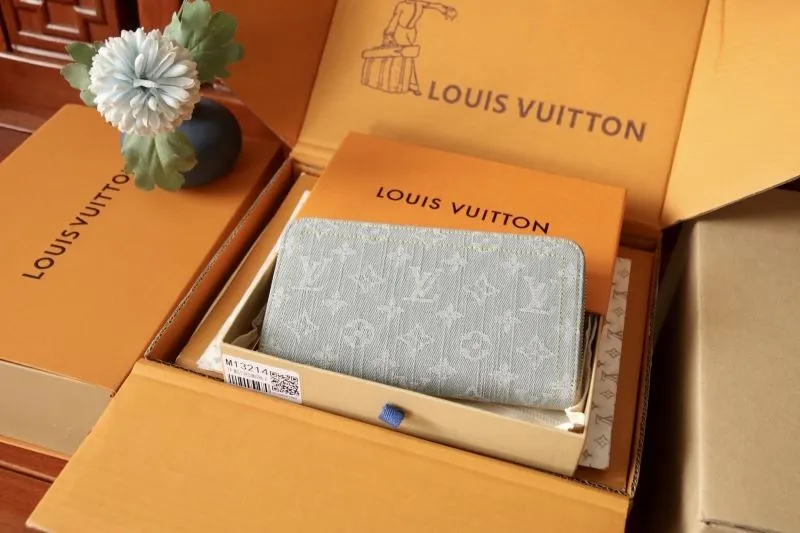 LV Wallets-1838