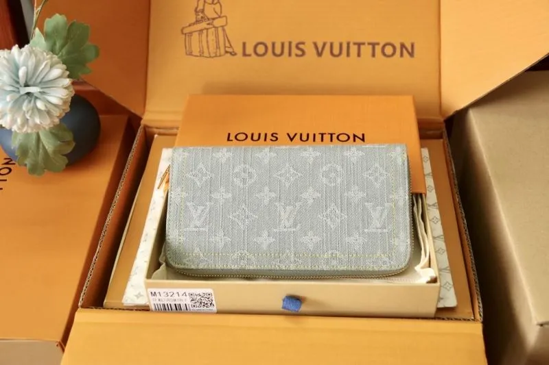 Alternative view of LV Wallets-1838