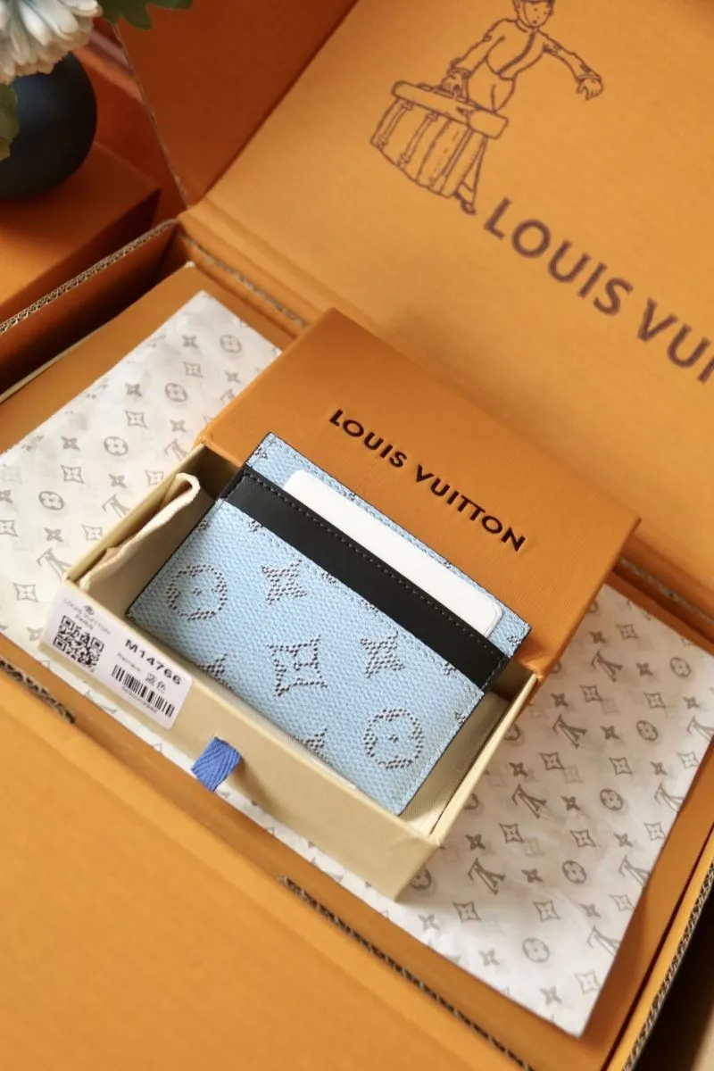 Alternative view of LV Wallets-1839