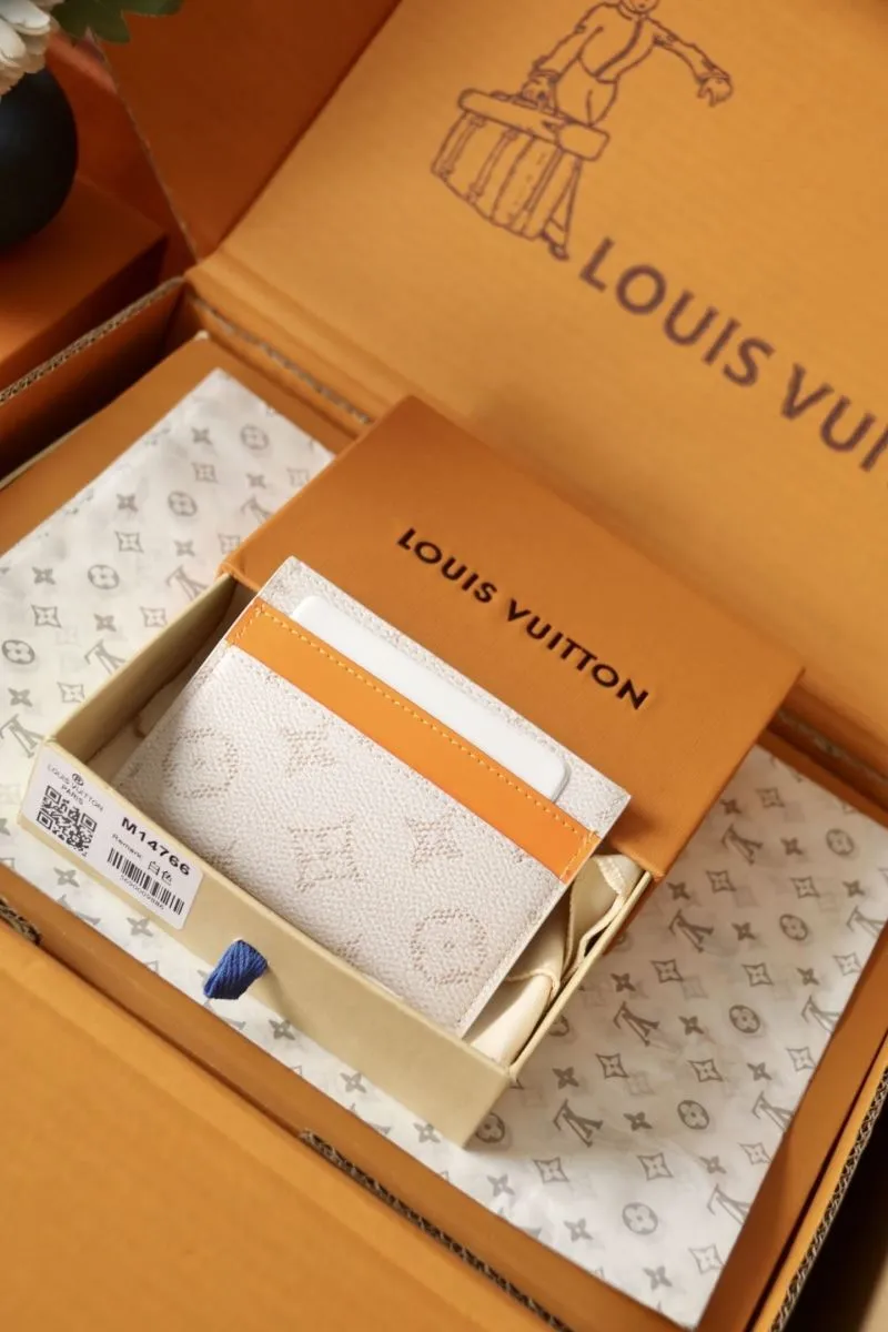 Alternative view of LV Wallets-1840