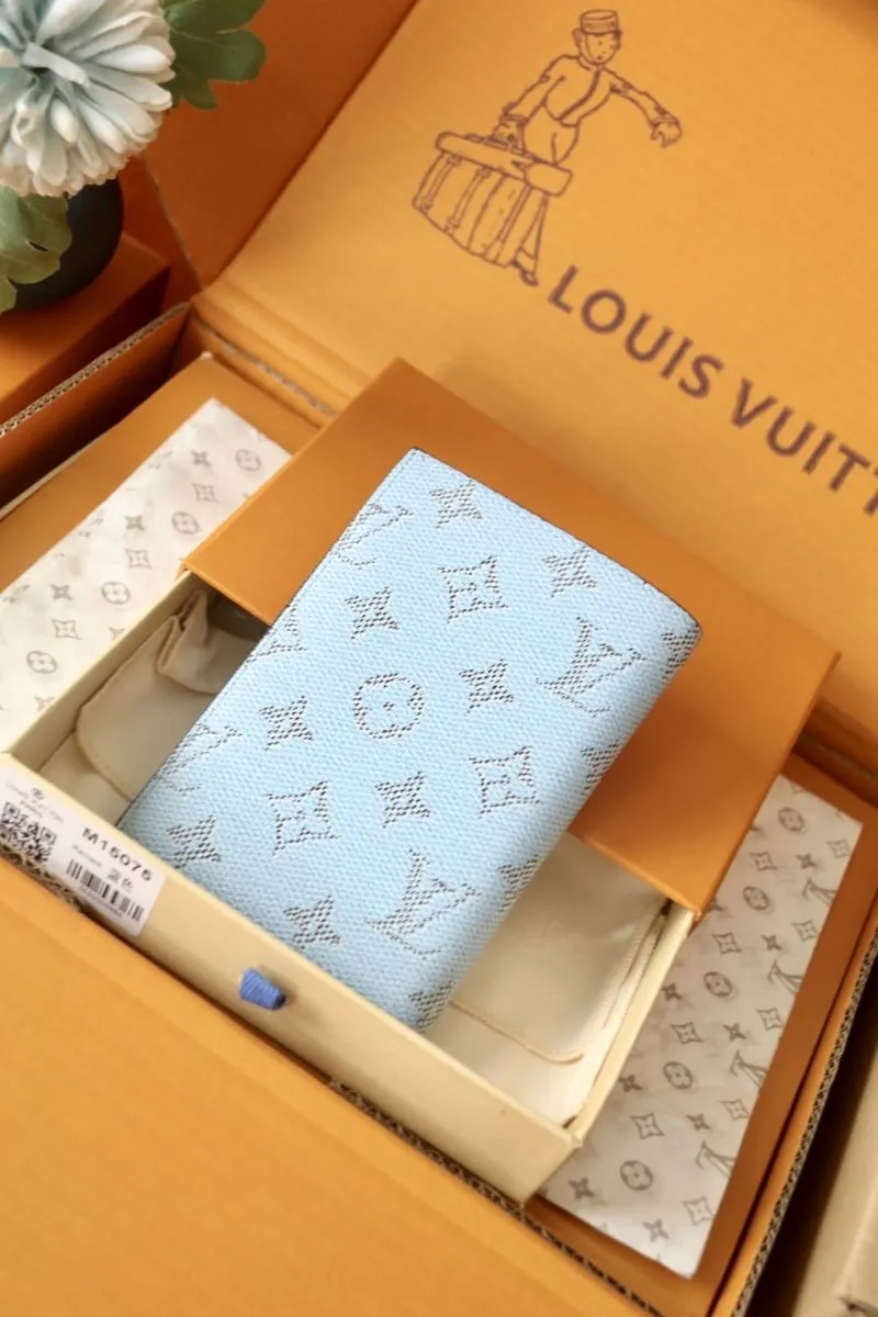 Alternative view of LV Wallets-1845