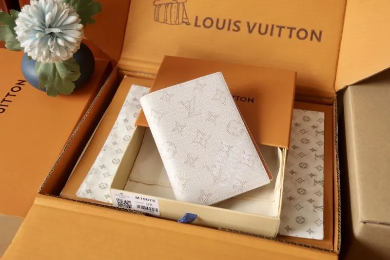 LV Wallets-1846