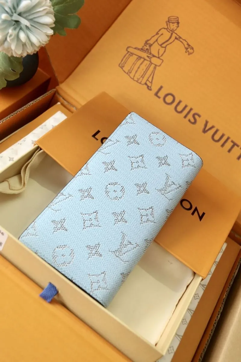 Alternative view of LV Wallets-1847