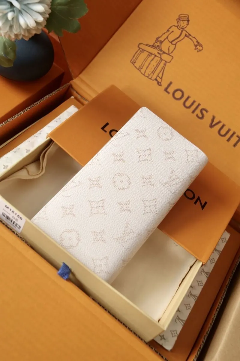 Alternative view of LV Wallets-1848