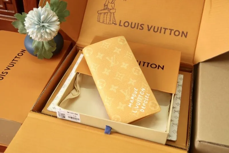 LV Wallets-1849