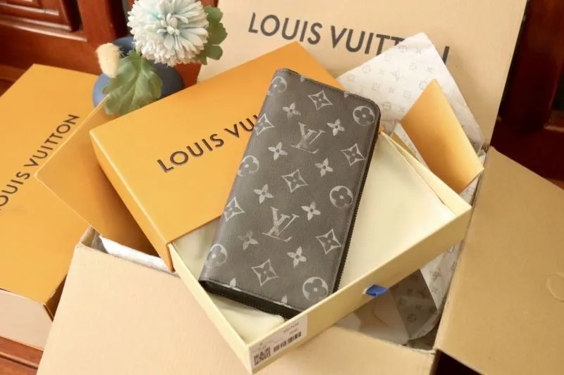 LV Wallets-1850