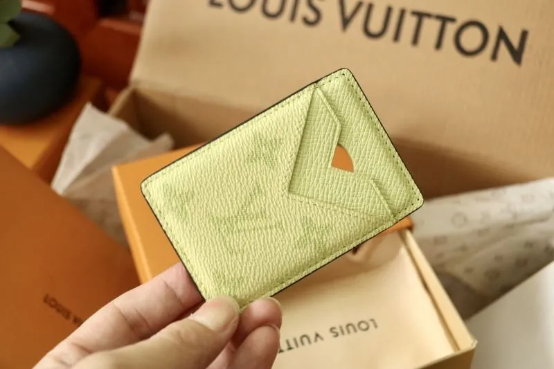 Alternative view of LV Wallets-1854