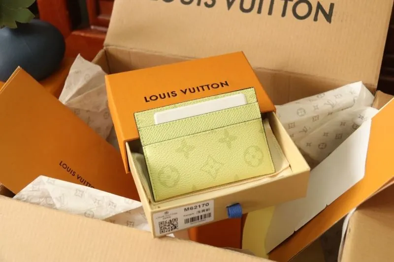 Alternative view of LV Wallets-1856