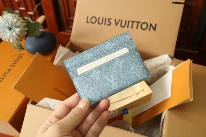 Alternative view of LV Wallets-1857
