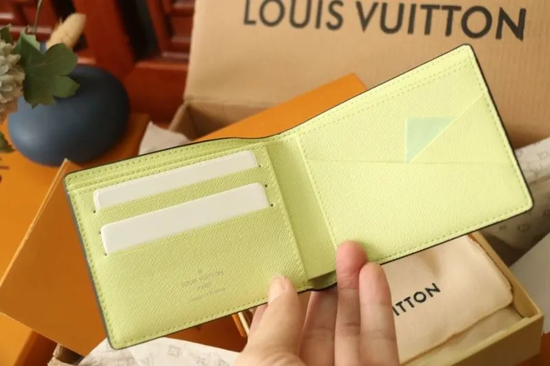 Alternative view of LV Wallets-1858