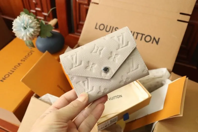 Alternative view of LV Wallets-1867