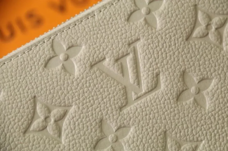 Alternative view of LV Wallets-1869