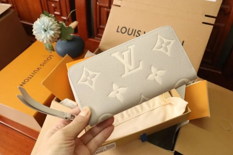 LV Wallets-1870