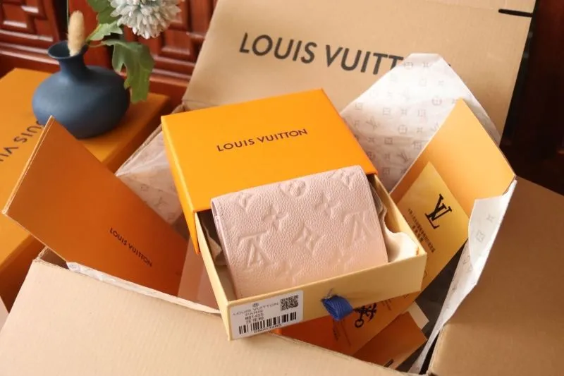 Alternative view of LV Wallets-1873