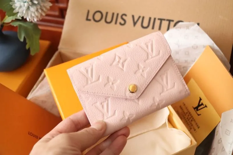 Alternative view of LV Wallets-1874