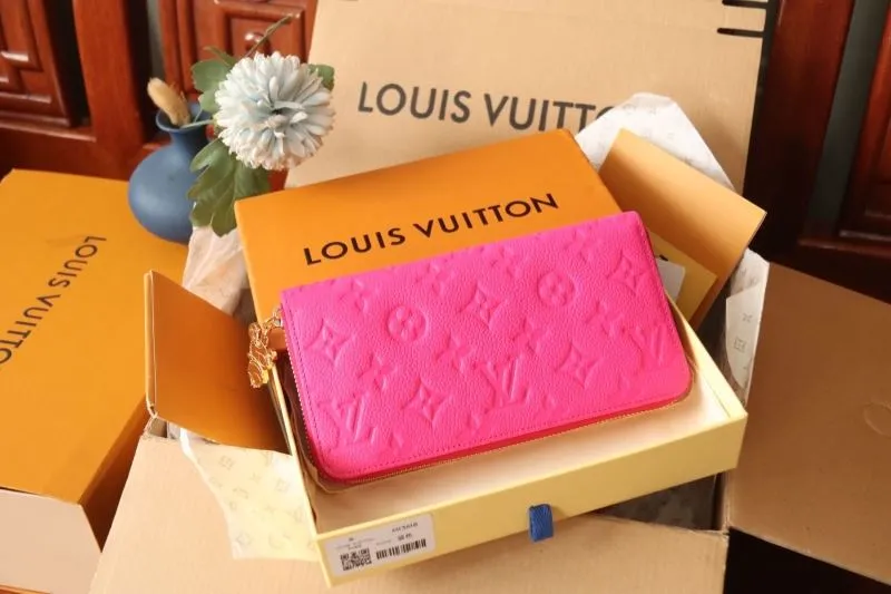 Alternative view of LV Wallets-1876