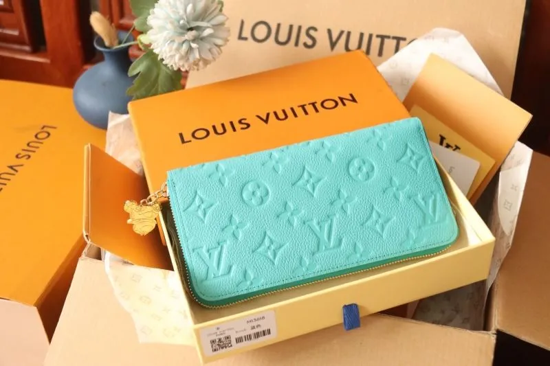 Alternative view of LV Wallets-1877