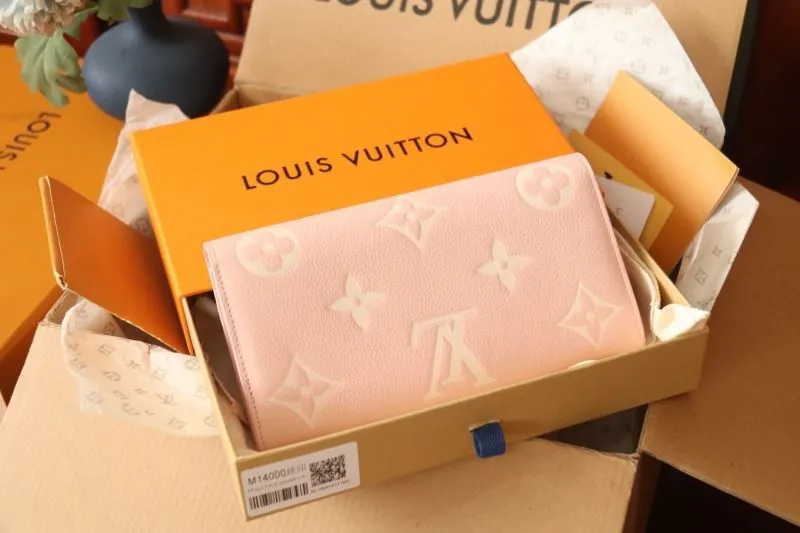 Alternative view of LV Wallets-1885