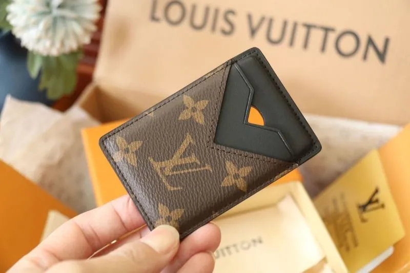 Alternative view of LV Wallets-1892