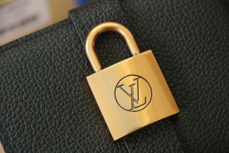 Alternative view of LV Wallets-1896