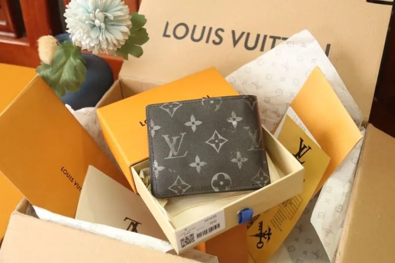 LV Wallets-1897