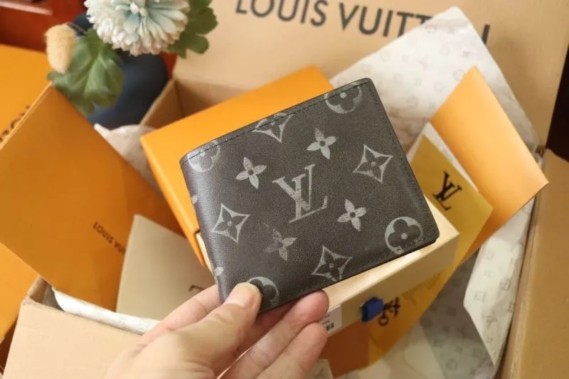 Alternative view of LV Wallets-1897