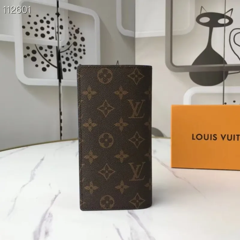 Alternative view of LV Wallets-1902