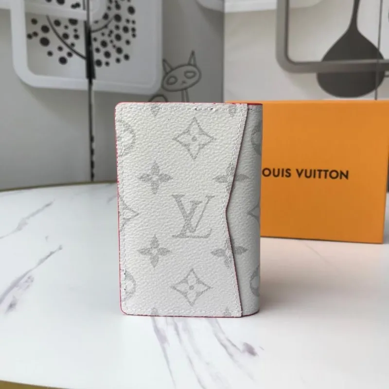 Alternative view of LV Wallets-1903