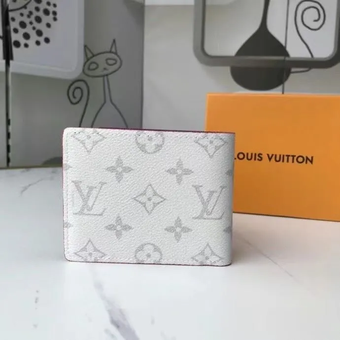 Alternative view of LV Wallets-1904