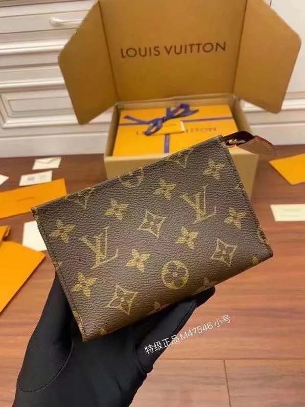 LV Wallets-1906