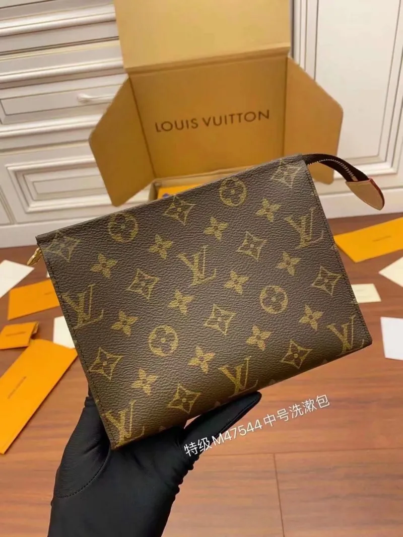 LV Wallets-1907