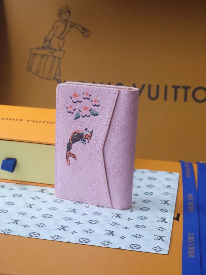 Alternative view of LV Wallets-1911
