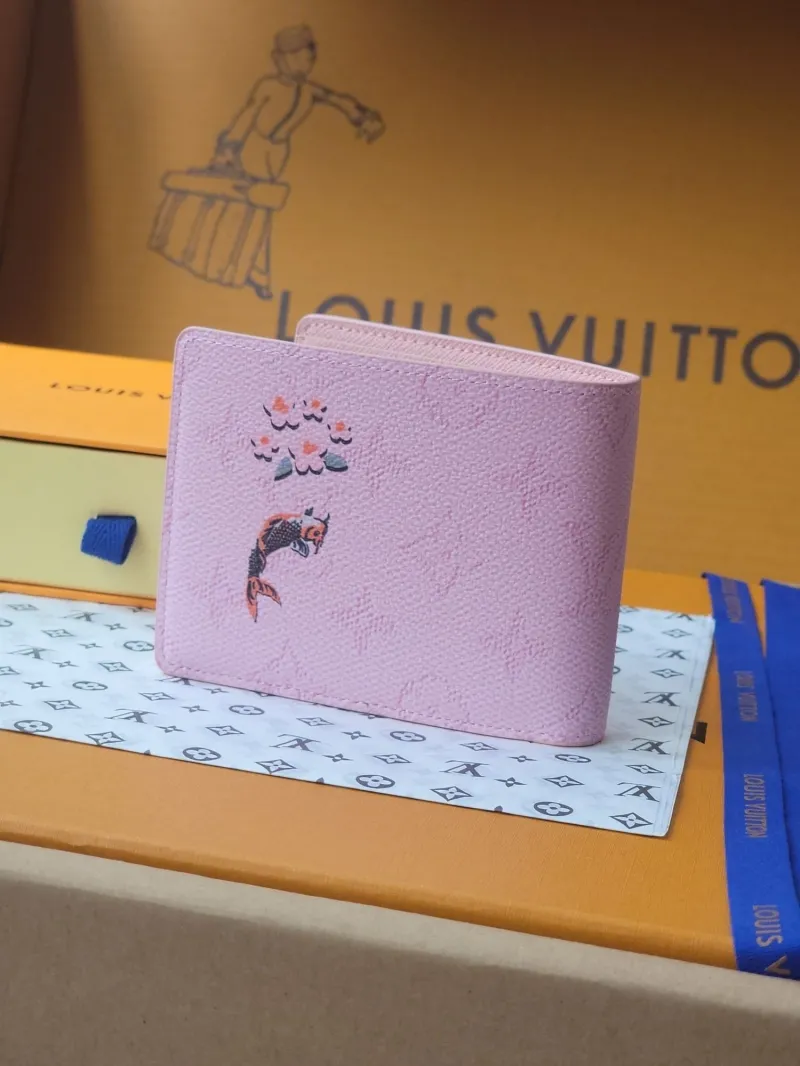 Alternative view of LV Wallets-1916