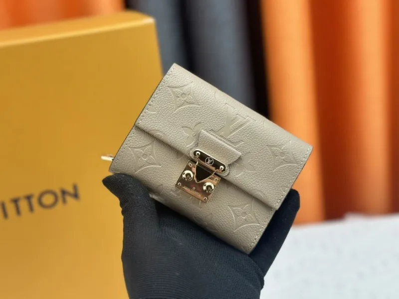 LV Wallets-1920