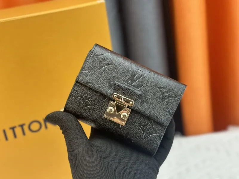 LV Wallets-1921