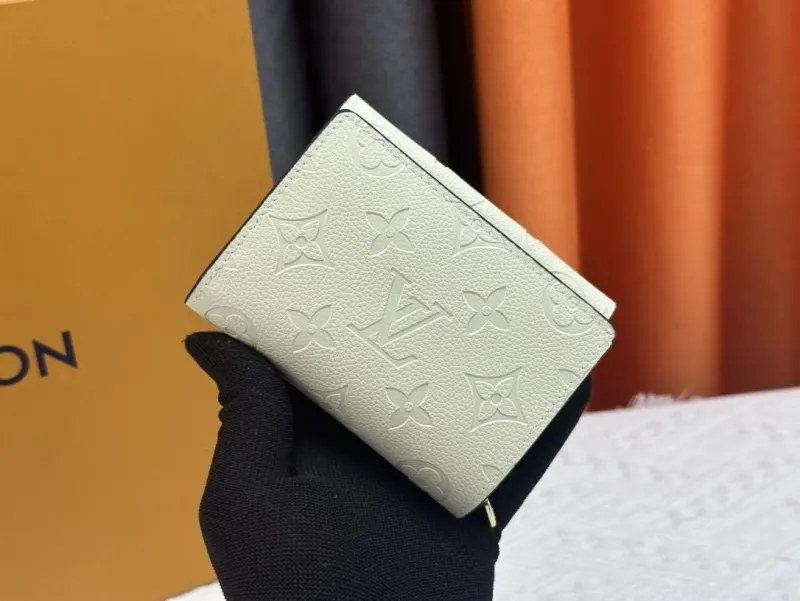 Alternative view of LV Wallets-1922