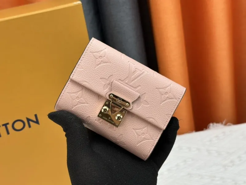 LV Wallets-1923