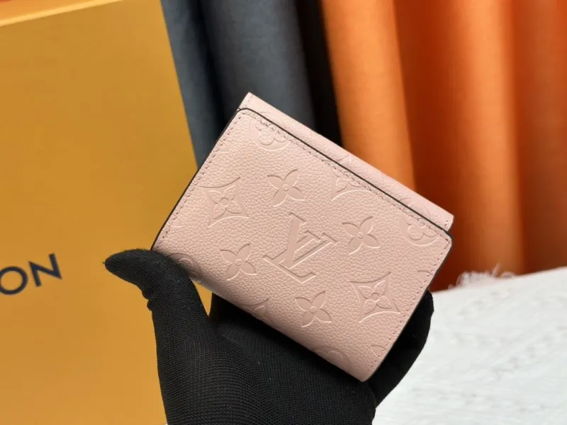 Alternative view of LV Wallets-1923
