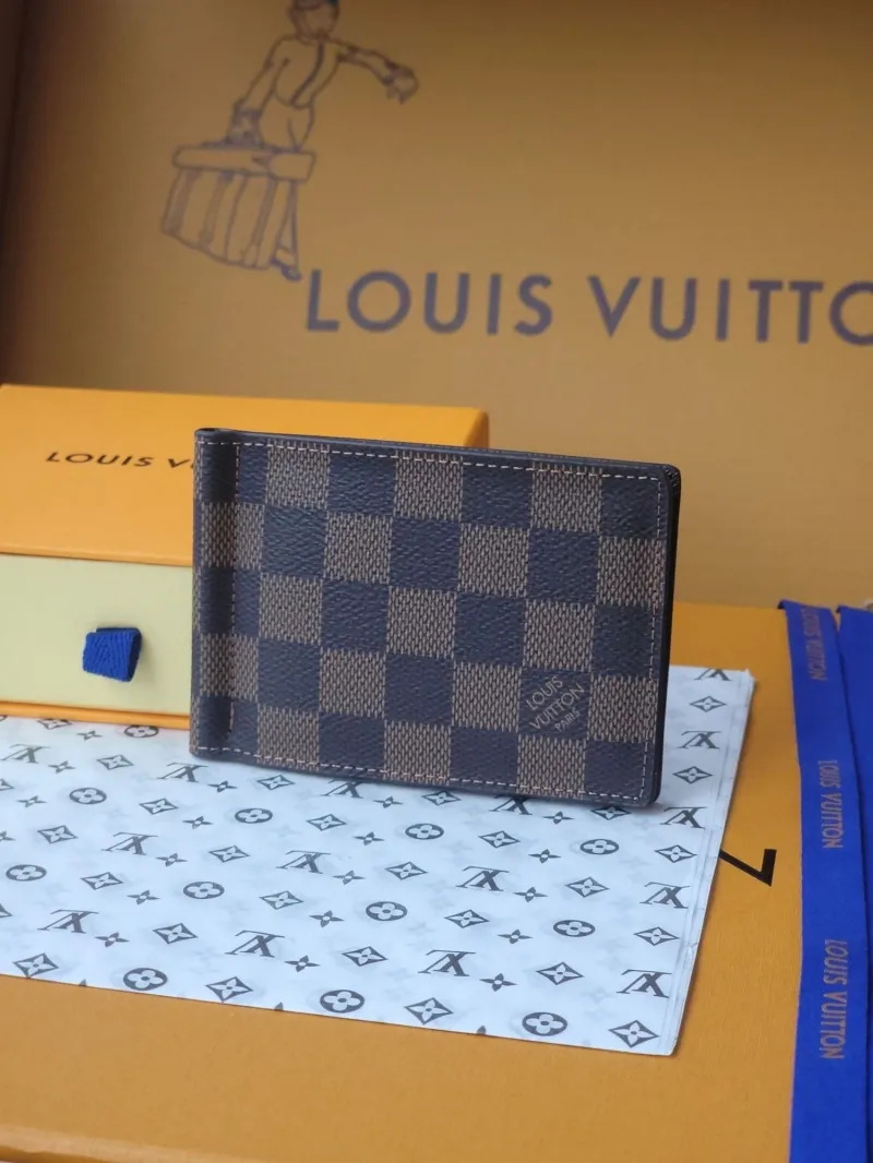 LV Wallets-1924