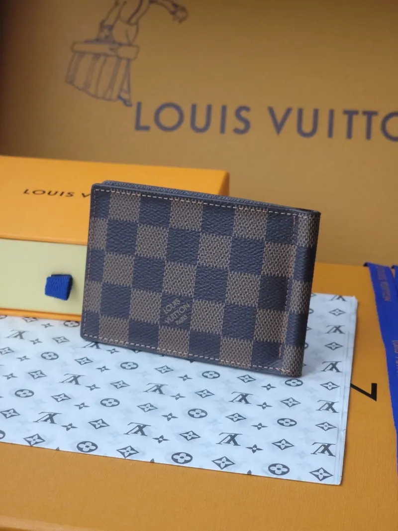 Alternative view of LV Wallets-1924