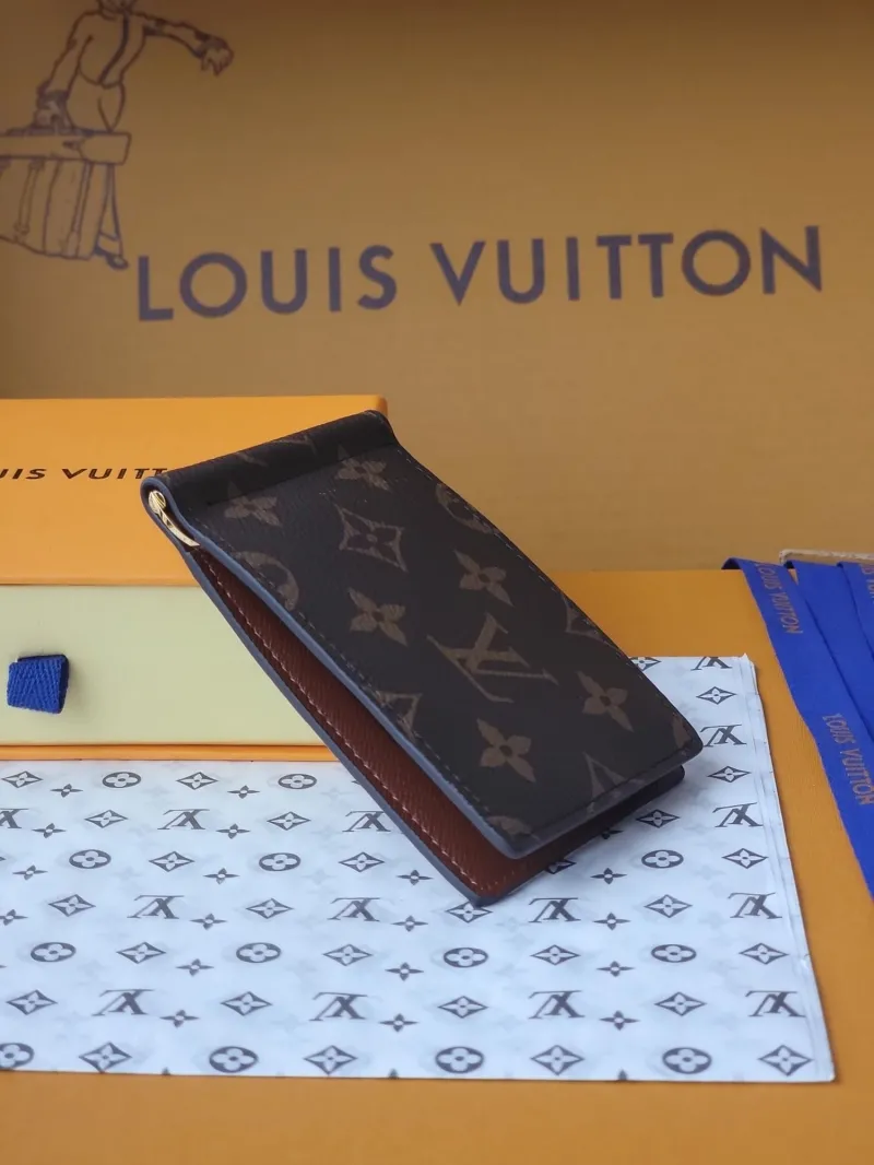 Alternative view of LV Wallets-1925