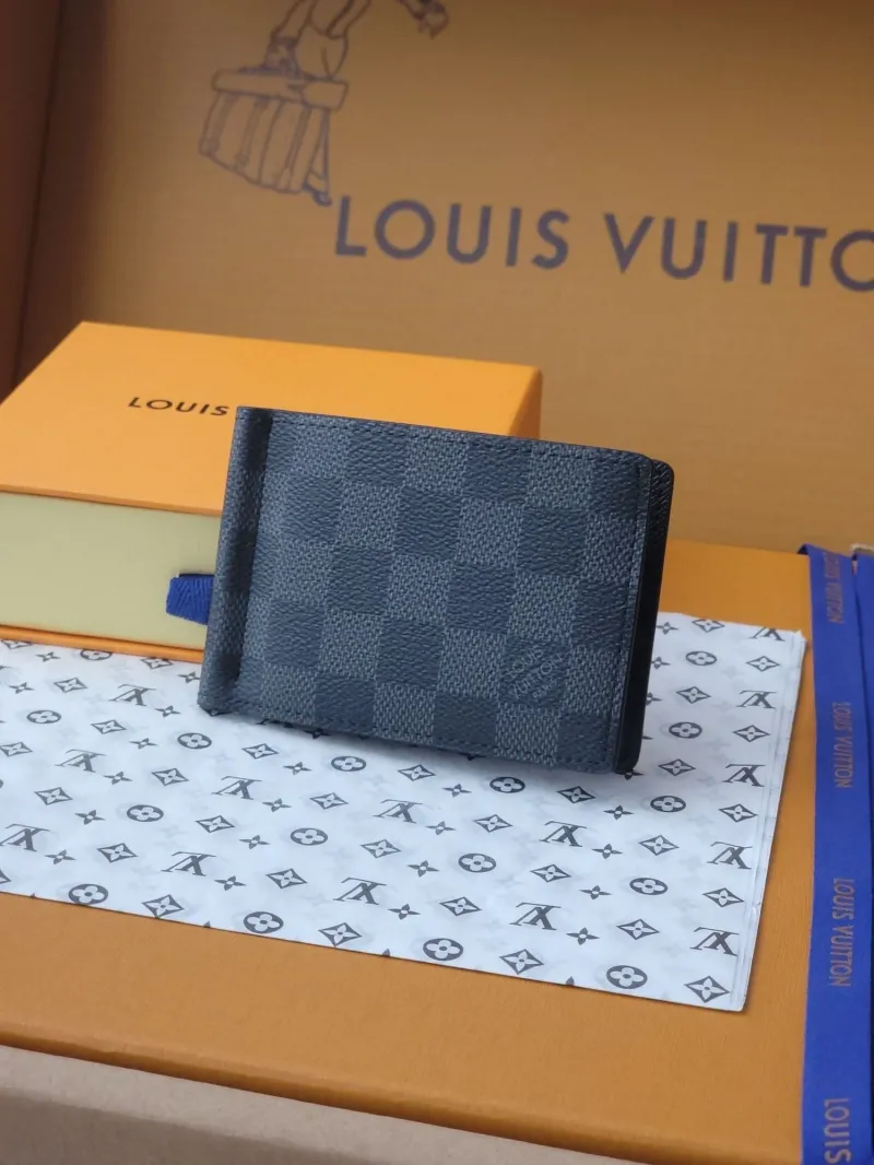 LV Wallets-1926