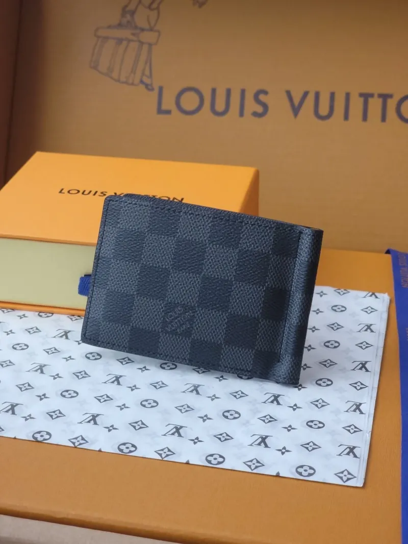 Alternative view of LV Wallets-1926