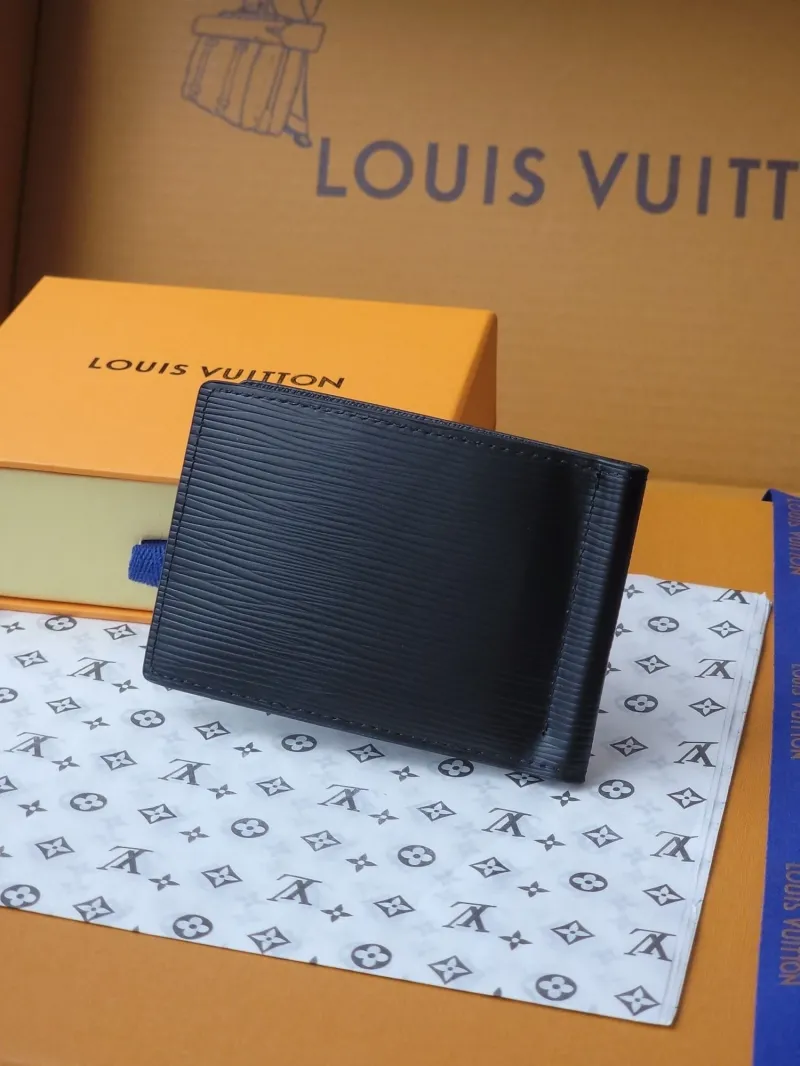 Alternative view of LV Wallets-1928
