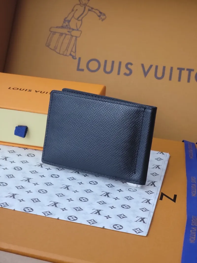 Alternative view of LV Wallets-1929
